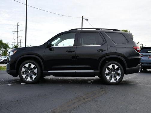 Crystal Black Pearl 2026 Honda Pilot Touring 8-Passenger
