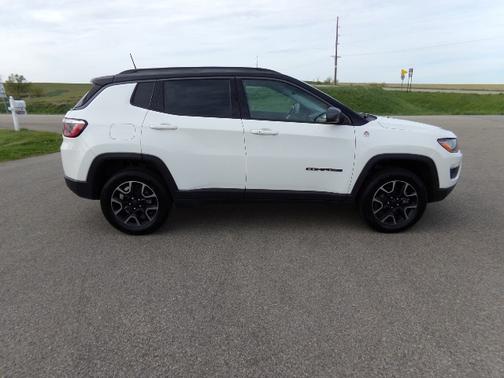 White 2019 Jeep Compass Trailhawk