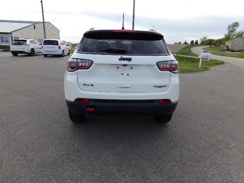 White 2019 Jeep Compass Trailhawk
