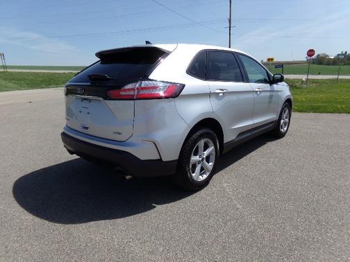 Silver 2019 Ford Edge SE