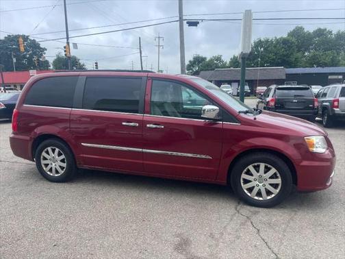 2012 Chrysler Town & Country Touring-L