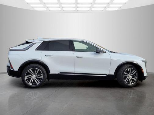 Vibrant White Tricoat 2026 Cadillac LYRIQ Luxury