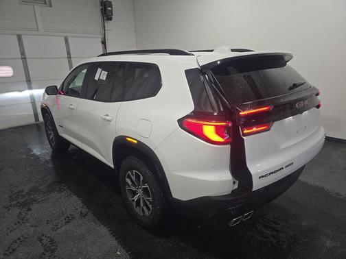 2025 GMC Acadia AT4
