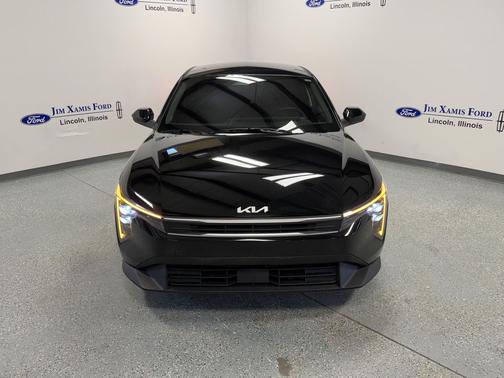 Aurora Black Pearl 2025 Kia K4 LXS
