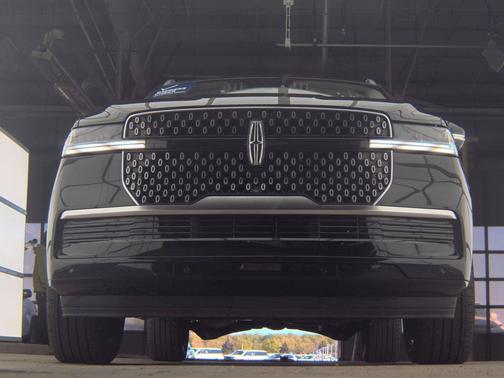 Infinite Black Metallic Clearcoat 2025 Lincoln Navigator Reserve