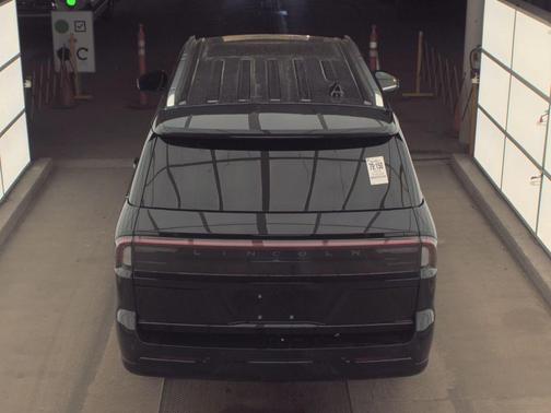 Infinite Black Metallic Clearcoat 2025 Lincoln Navigator Reserve
