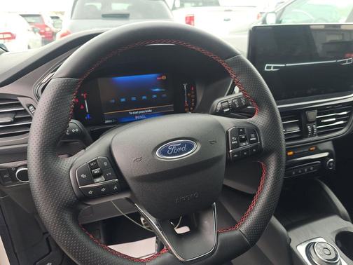 Star White Metallic Tri-Coat 2024 Ford Escape ST-Line