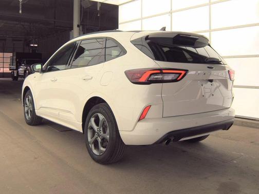 Star White Metallic Tri-Coat 2024 Ford Escape ST-Line