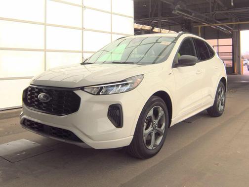 Star White Metallic Tri-Coat 2024 Ford Escape ST-Line