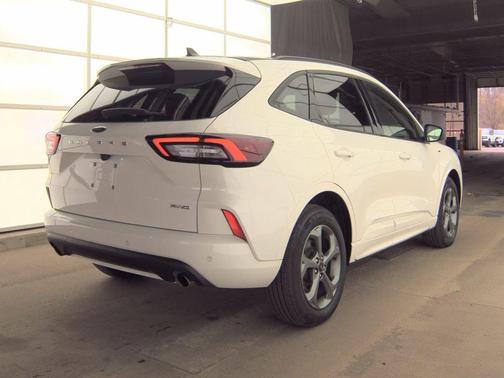 Star White Metallic Tri-Coat 2024 Ford Escape ST-Line
