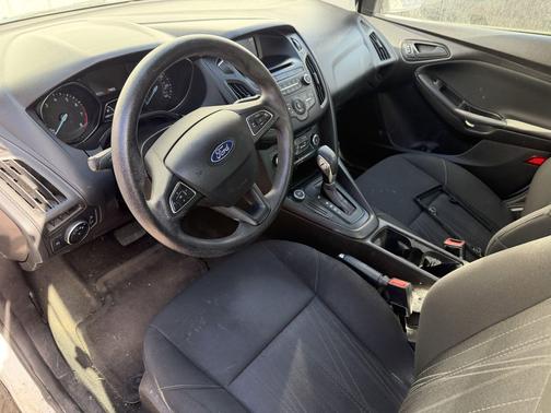 Oxford White 2016 Ford Focus S