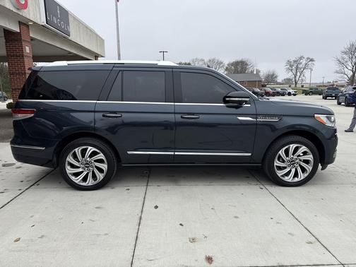 2024 Lincoln Navigator Premiere