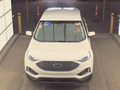 Star White Metallic Tri-Coat 2024 Ford Edge SEL