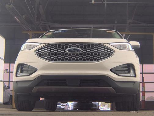 Star White Metallic Tri-Coat 2024 Ford Edge SEL