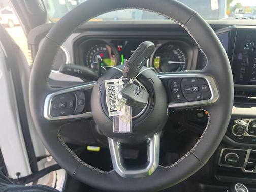 Bright White Clearcoat 2025 Jeep Wrangler 4xe Sahara