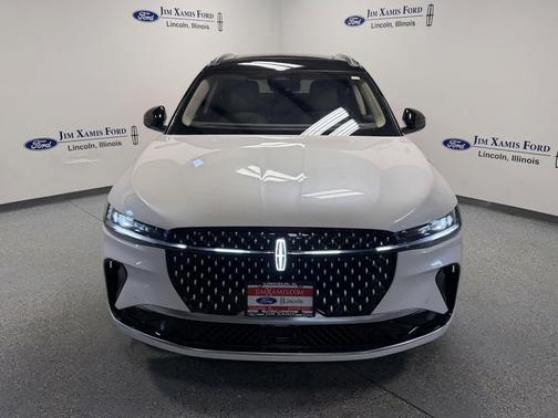 White Platinum Metallic Tri-Coat 2025 Lincoln Nautilus Reserve
