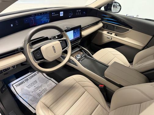 White Platinum Metallic Tri-Coat 2025 Lincoln Nautilus Reserve