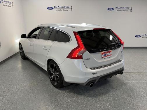 2017 Volvo V60 T6 R-Design Platinum