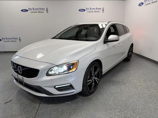 2017 Volvo V60 T6 R-Design Platinum