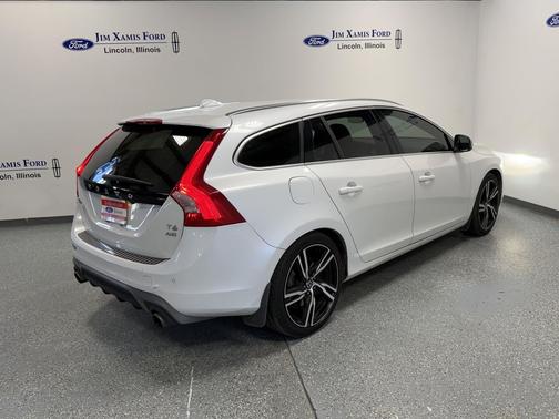 2017 Volvo V60 T6 R-Design Platinum