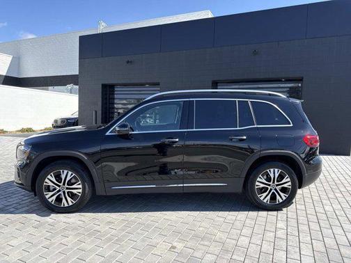 Night Black 2025 Mercedes-Benz GLB 250 4MATIC
