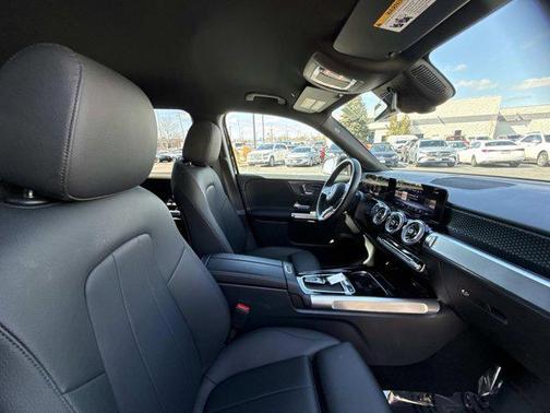 Night Black 2025 Mercedes-Benz GLB 250 4MATIC