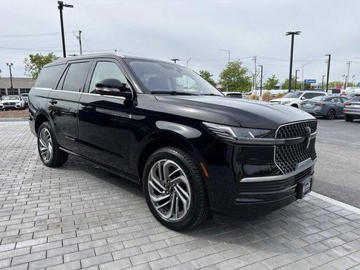 Infinite Black Metallic Clearcoat 2025 Lincoln Navigator Reserve