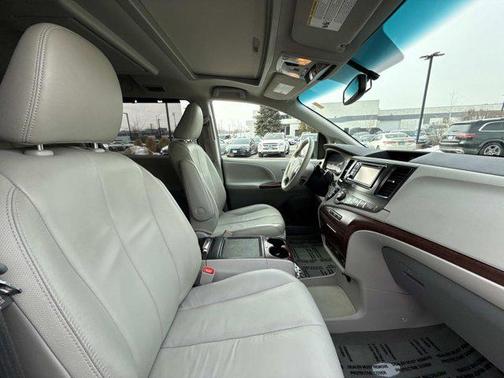 2012 Toyota Sienna XLE
