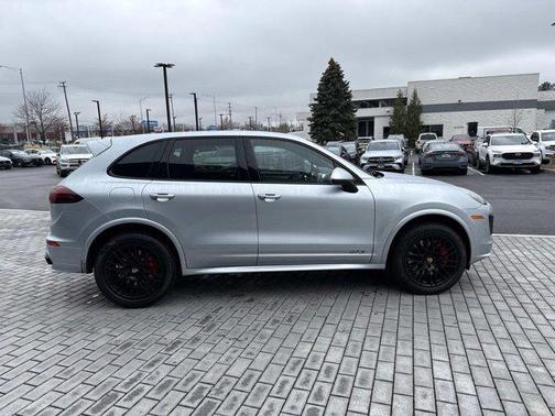 Rhodium Silver Metallic 2016 Porsche Cayenne GTS