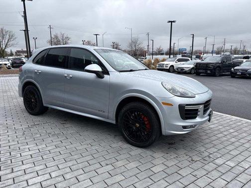 Rhodium Silver Metallic 2016 Porsche Cayenne GTS