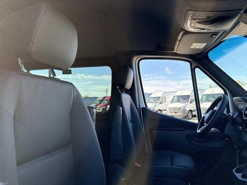 2025 Mercedes-Benz Sprinter 2500 Standard Roof