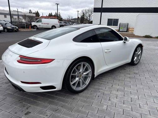 2017 Porsche 911 Carrera