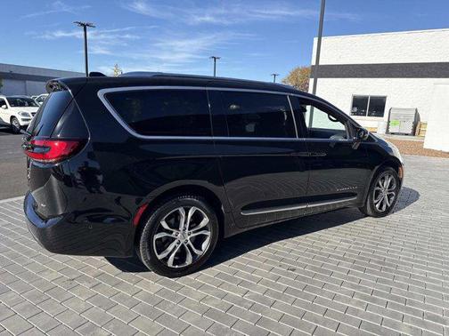 2025 Chrysler Pacifica L