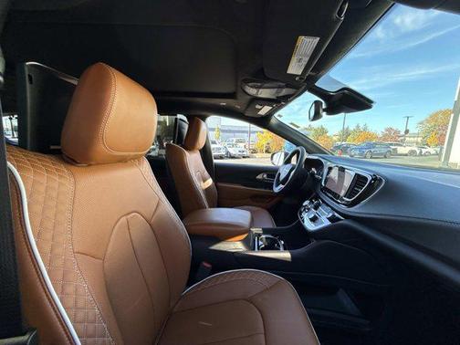 2025 Chrysler Pacifica L