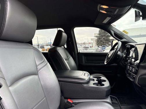 2024 RAM 3500 Tradesman Crew Cab 4x4 8' Box