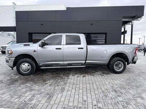 2024 RAM 3500 Tradesman Crew Cab 4x4 8' Box