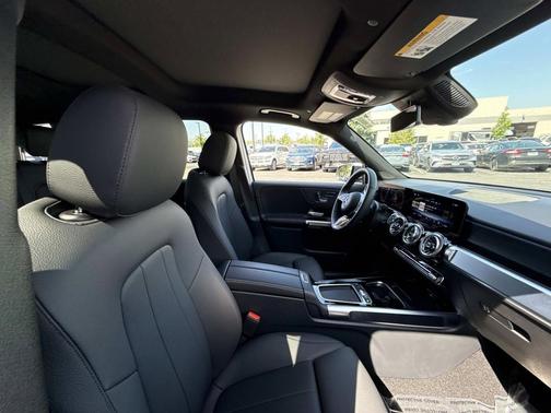 Cirrus Silver Metallic 2026 Mercedes-Benz GLB 250 4MATIC