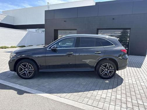 Graphite Grey Metallic 2026 Mercedes-Benz GLC 300 4MATIC
