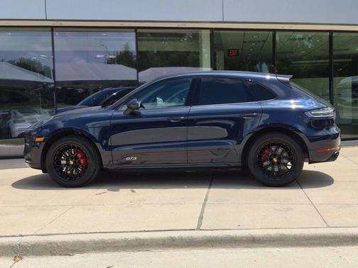 Night Blue Metallic 2020 Porsche Macan