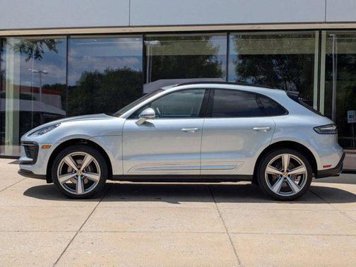 2025 Porsche Macan AWD