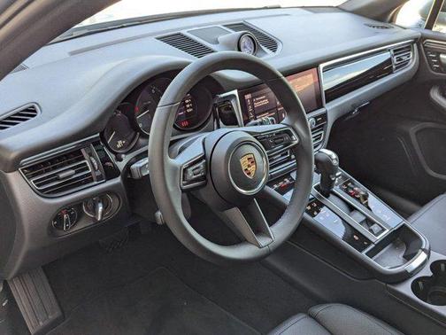 2025 Porsche Macan AWD