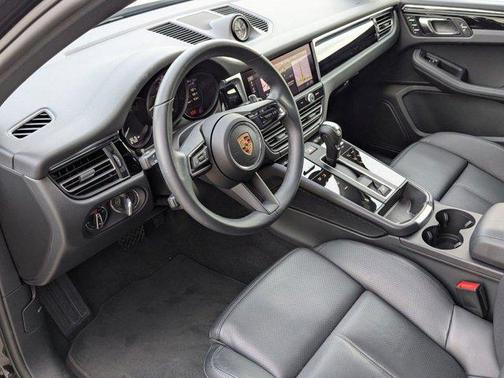 2025 Porsche Macan AWD