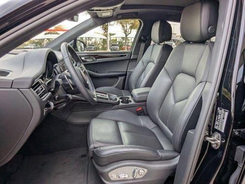 2025 Porsche Macan AWD