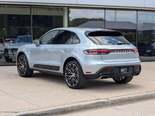 2025 Porsche Macan Base