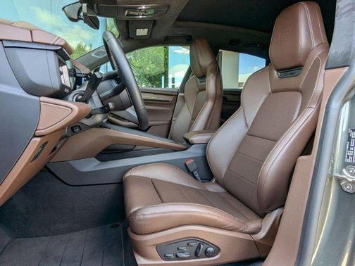 2024 Porsche Macan Turbo