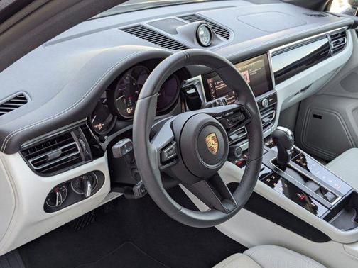 2025 Porsche Macan AWD