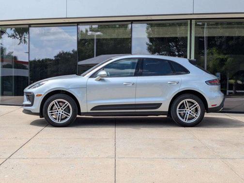 2025 Porsche Macan Base