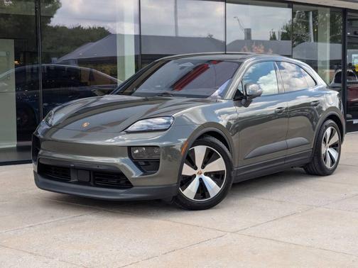 Aventurine Green Metallic 2025 Porsche Macan