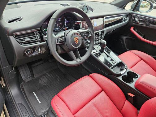 2026 Porsche Macan AWD