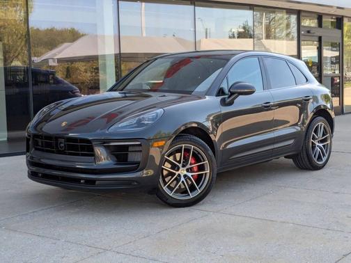 Vulcano Gray Metallic 2024 Porsche Macan